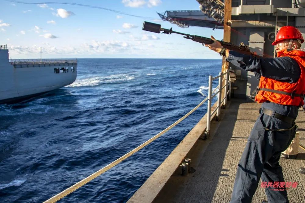 57式重机枪射击视频,14.5毫米重机枪抵肩射击