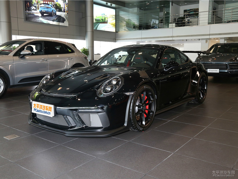 从潮鞋到游艇豪华车企跨界联名产品