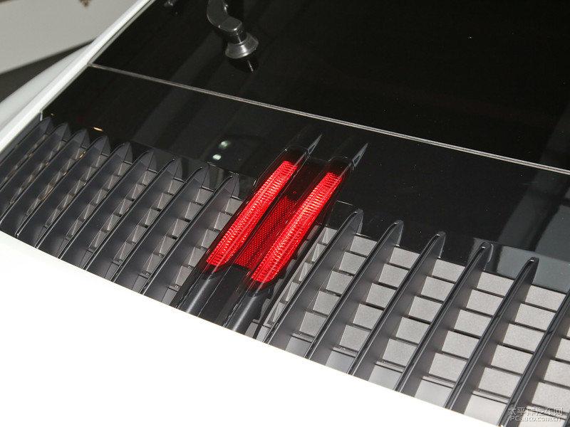 从潮鞋到游艇豪华车企跨界联名产品