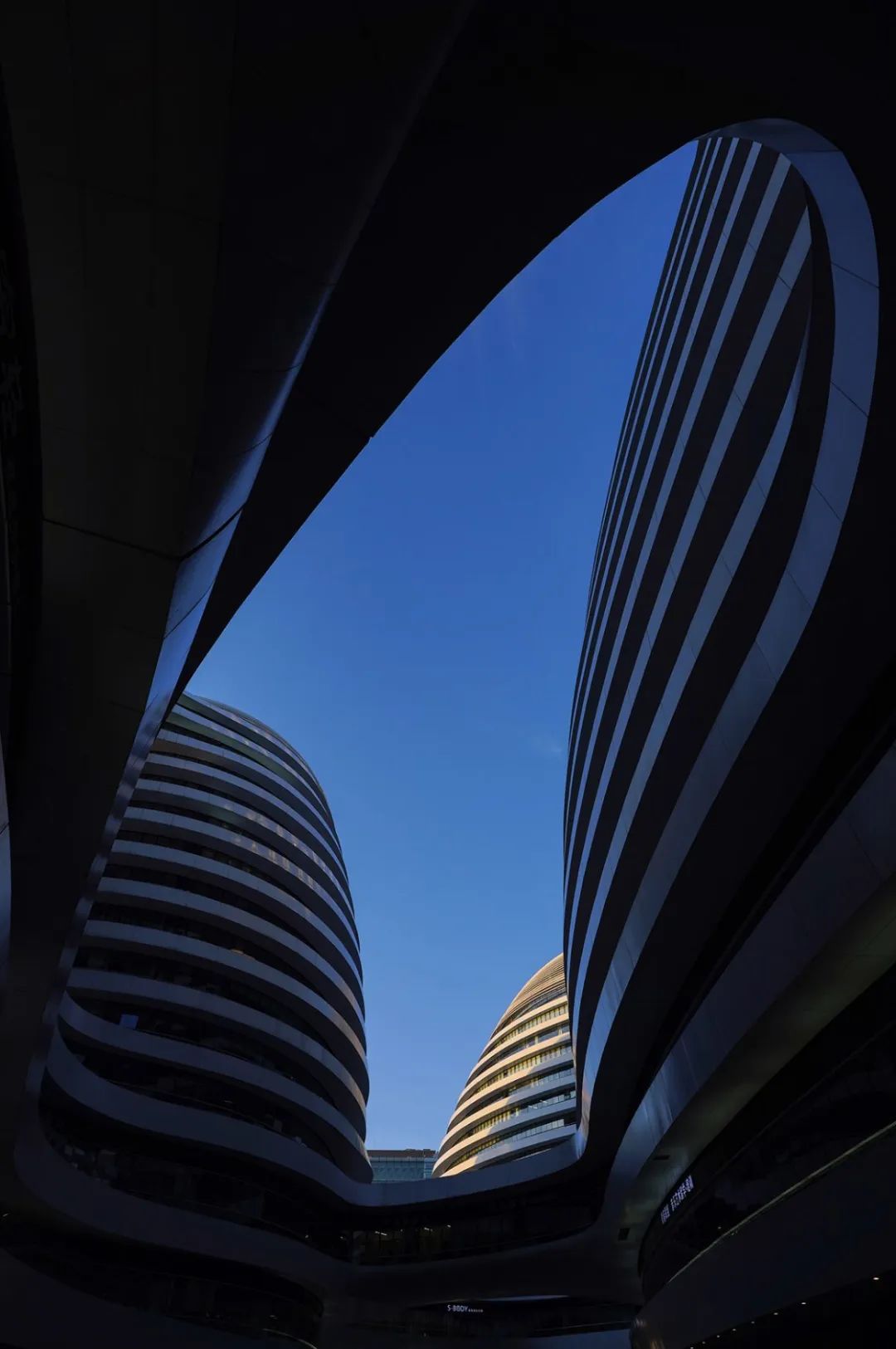 索尼fe20mmf1.8g超广角镜头,索尼fe35mmf1.4gm镜头测评