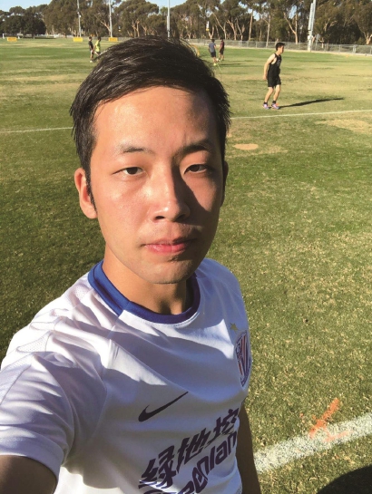 「球迷谱②」穿申花球衣在美国校园“刷存在感”,隔离期於肖立操作球队“转会”