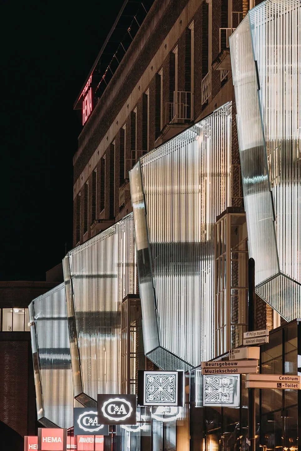 UNStudio新作|荷兰18Septemberplein大楼改造,悬浮于立面之上的发光盒子