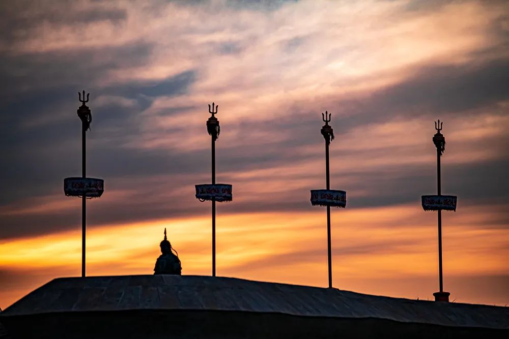 浜寳鍧濅笂鑽夊師澶ф睏琛屽,浜寳鑽夊師澶ф睏琛屽闂ㄧエ