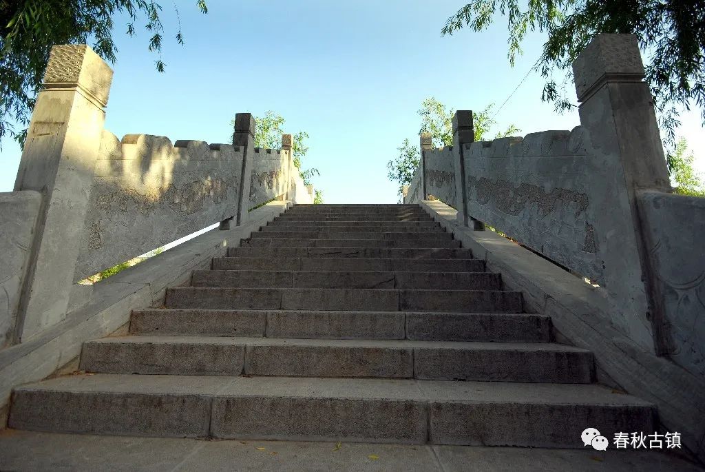春暖花开古镇一游,春秋古镇景区