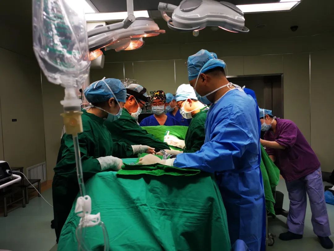 老人心脏破了个洞,高龄老人心血管破裂能恢复吗