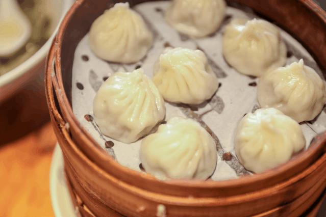 复市后的老字号餐馆们怎么样了?你们的小笼锅贴汤团馒头还好伐?