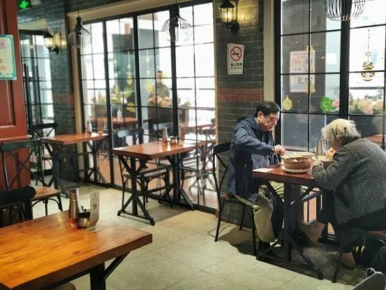 复市后的老字号餐馆们怎么样了?你们的小笼锅贴汤团馒头还好伐?