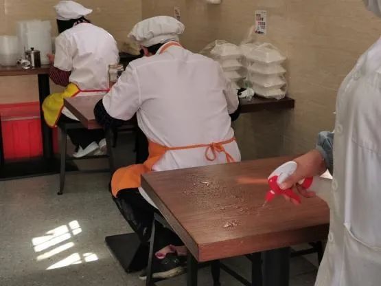 复市后的老字号餐馆们怎么样了?你们的小笼锅贴汤团馒头还好伐?