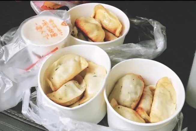 复市后的老字号餐馆们怎么样了?你们的小笼锅贴汤团馒头还好伐?