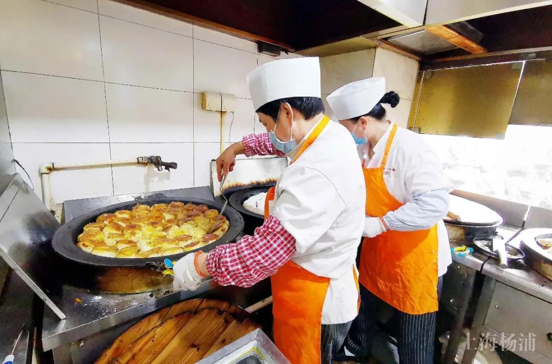 复市后的老字号餐馆们怎么样了?你们的小笼锅贴汤团馒头还好伐?