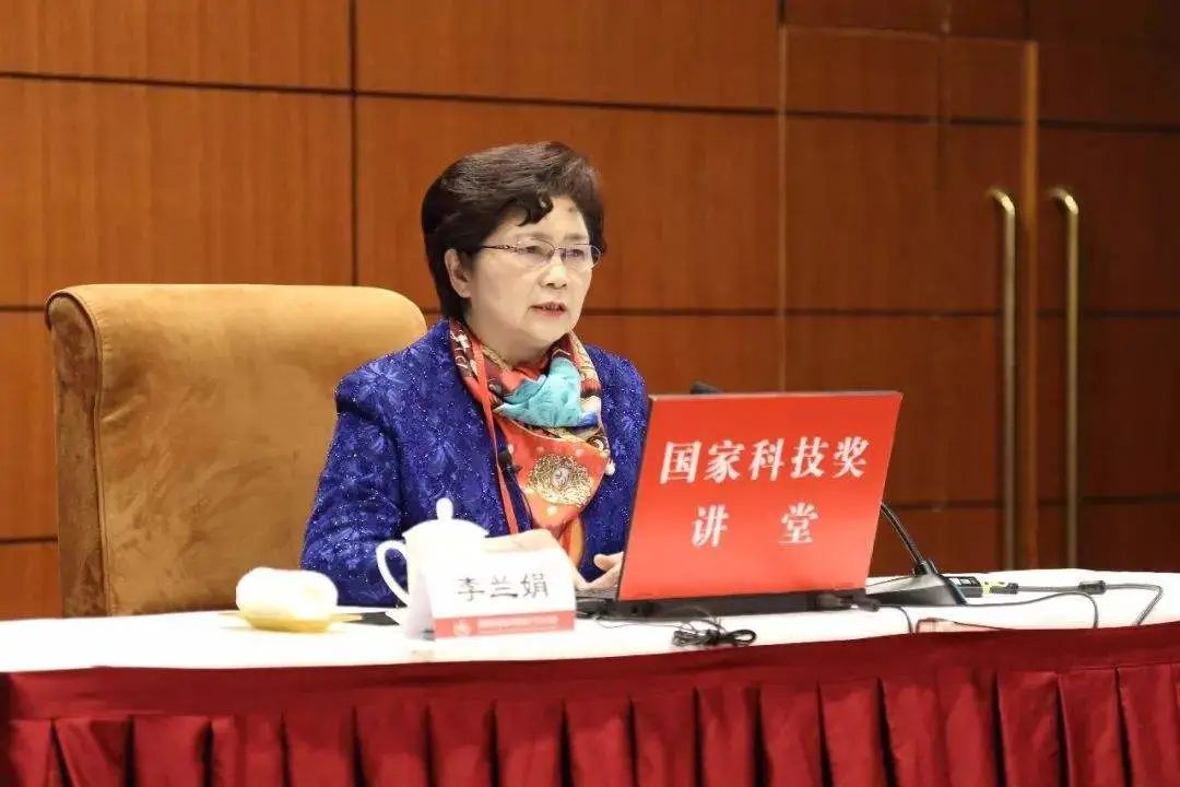 鏍″洯骞挎挱浜戠浼犲０,鏍″洯骞挎挱涓滄柟鍗