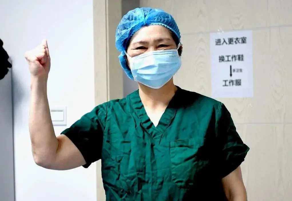 鏍″洯骞挎挱浜戠浼犲０,鏍″洯骞挎挱涓滄柟鍗