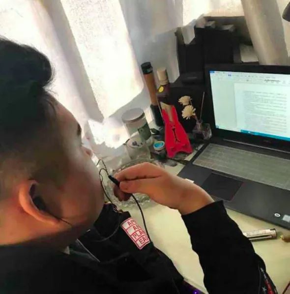 鏍″洯骞挎挱浜戠浼犲０,鏍″洯骞挎挱涓滄柟鍗