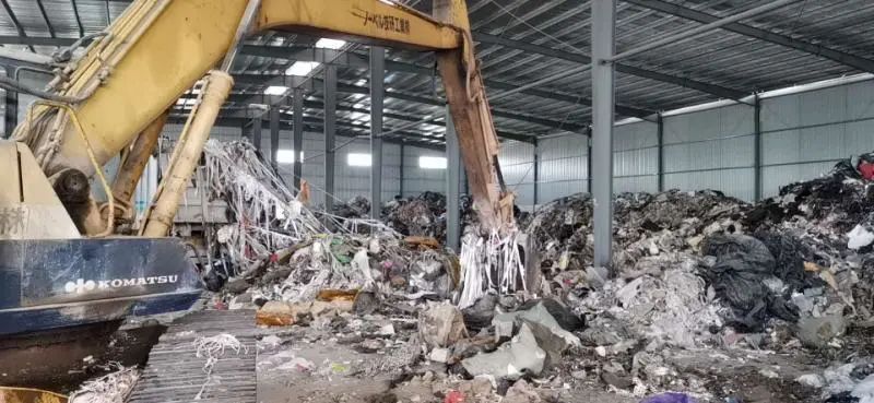 厂房被倾倒垃圾,厂房被2000吨垃圾霸占