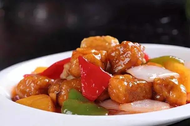 凤梨原来是长在地上的,凤梨里面正常的样子