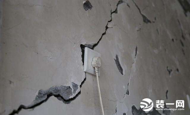 一楼墙面没裂缝二楼墙面有裂缝,平房墙面裂缝地面裂缝