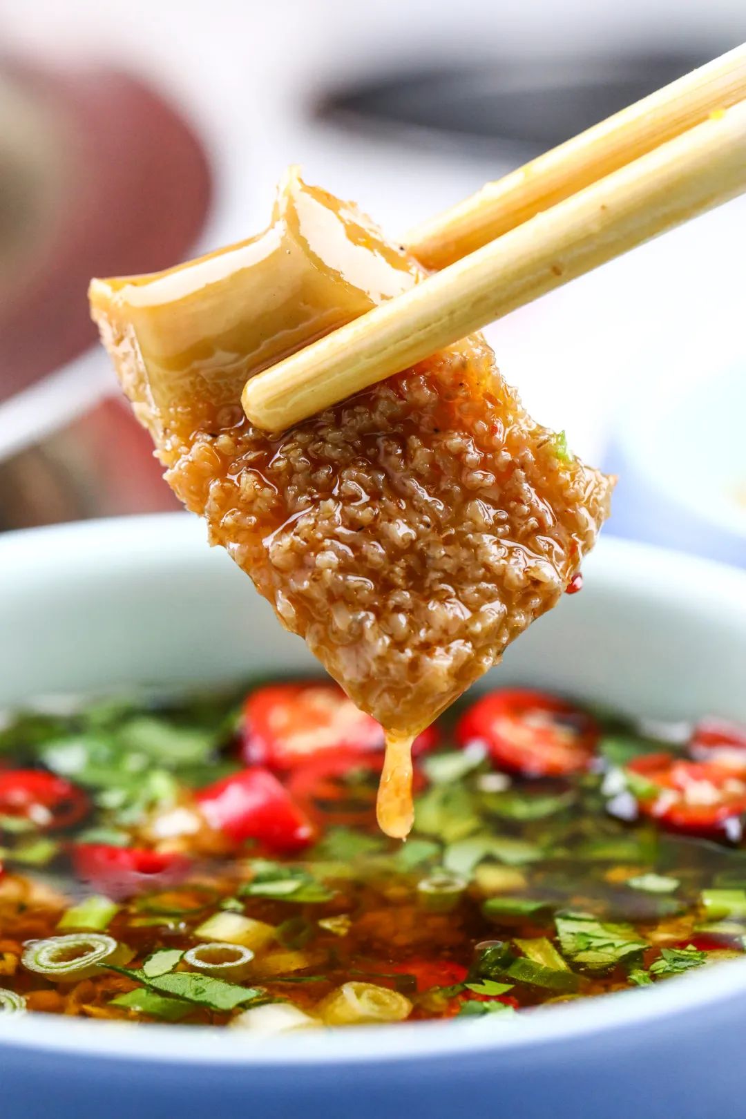 帝都惊现奇葩串串!神奇鸭肠会悬浮?!大牌口红用来吃...