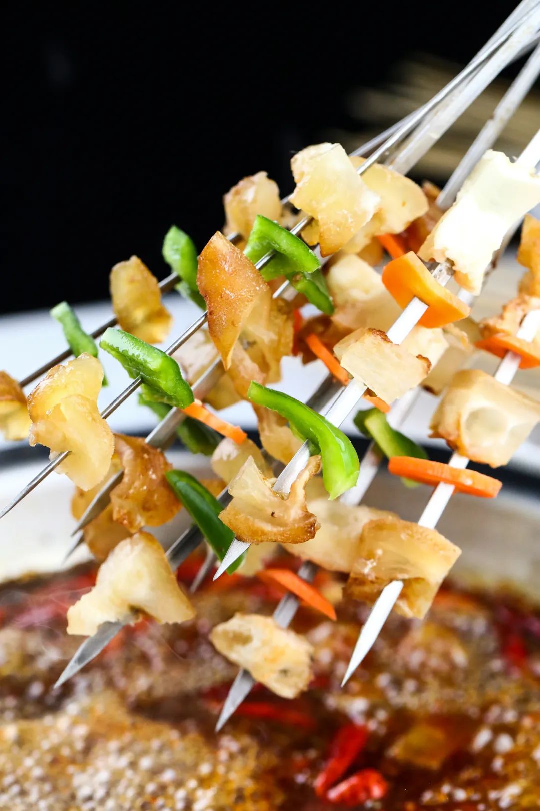 帝都惊现奇葩串串!神奇鸭肠会悬浮?!大牌口红用来吃...