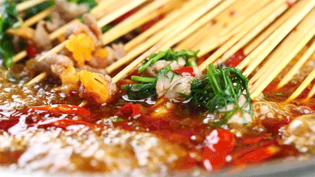 帝都惊现奇葩串串!神奇鸭肠会悬浮?!大牌口红用来吃...