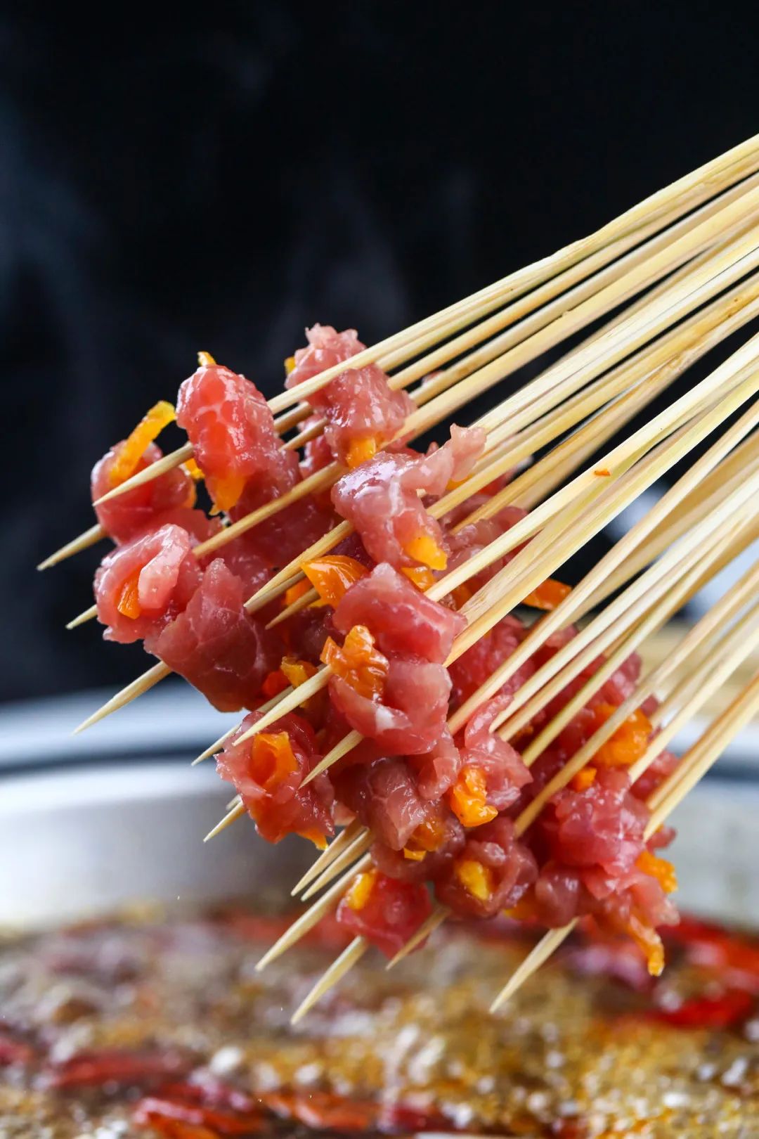 帝都惊现奇葩串串!神奇鸭肠会悬浮?!大牌口红用来吃...