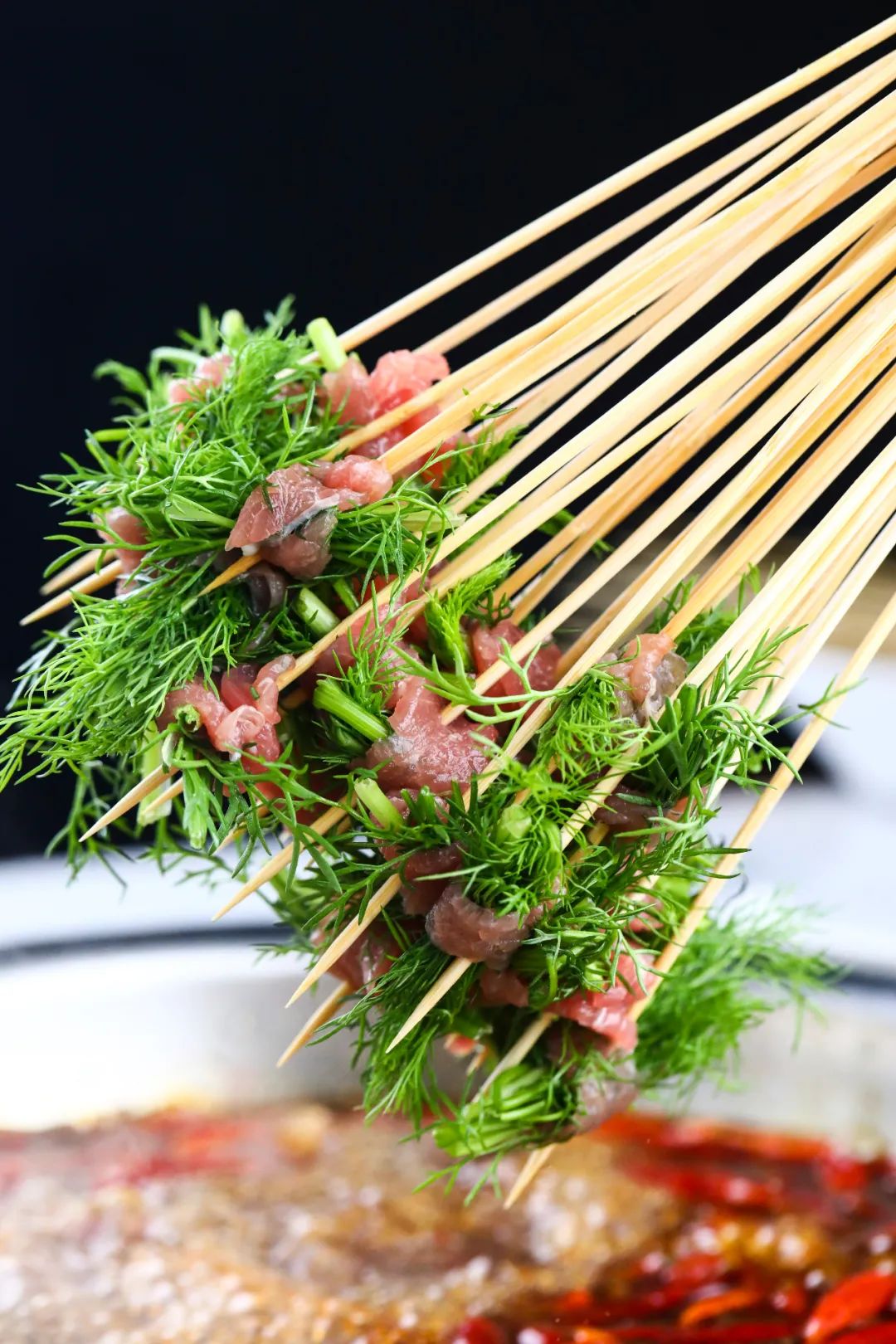 帝都惊现奇葩串串!神奇鸭肠会悬浮?!大牌口红用来吃...