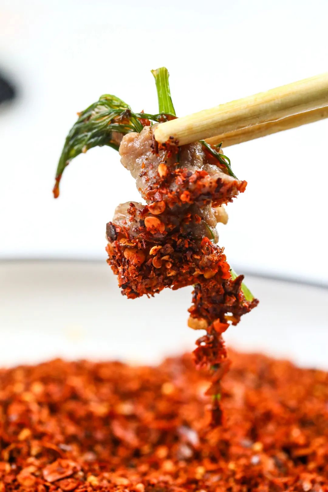 帝都惊现奇葩串串！神奇鸭肠会悬浮？！大牌口红用来吃...