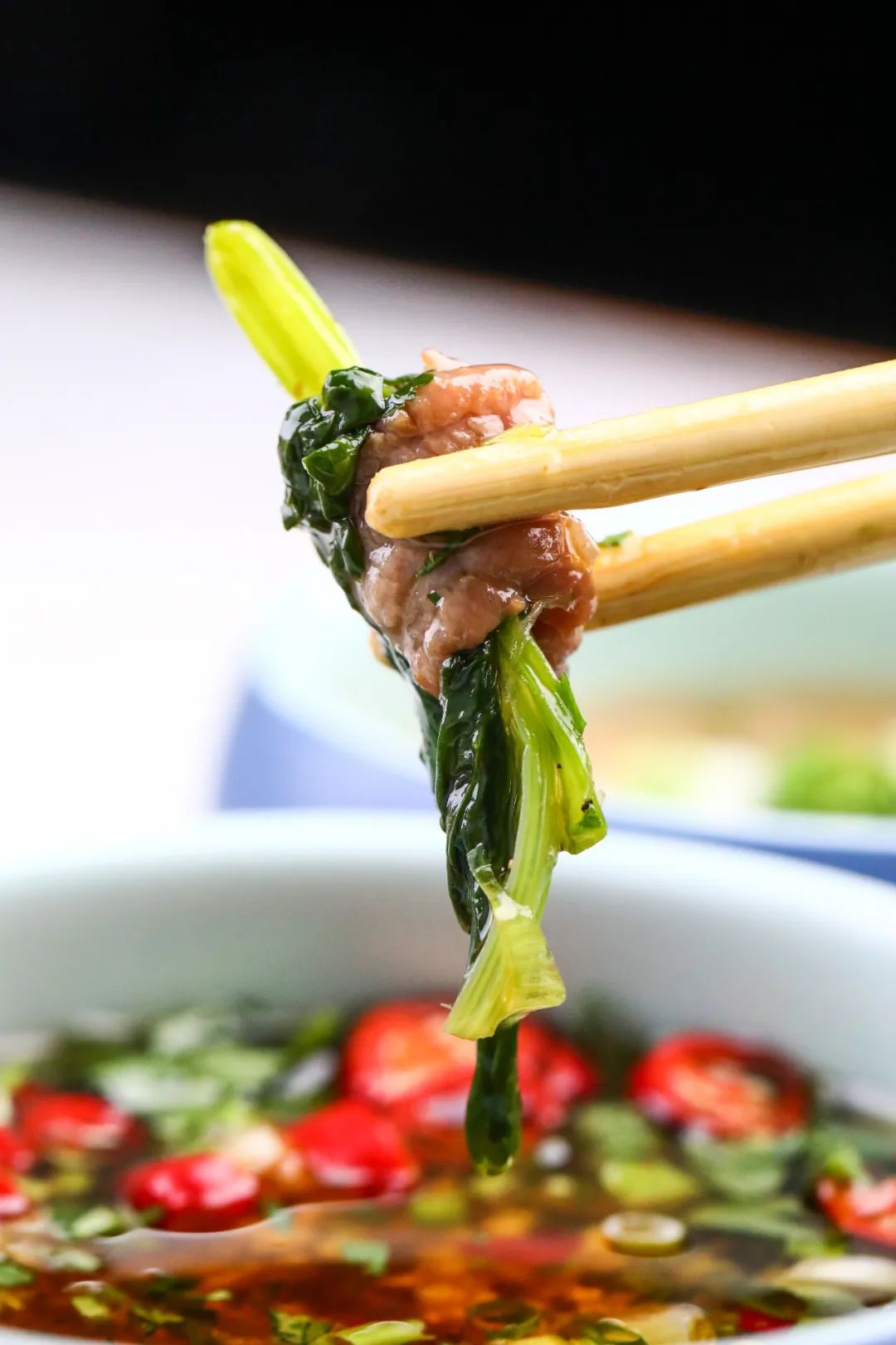 帝都惊现奇葩串串!神奇鸭肠会悬浮?!大牌口红用来吃...