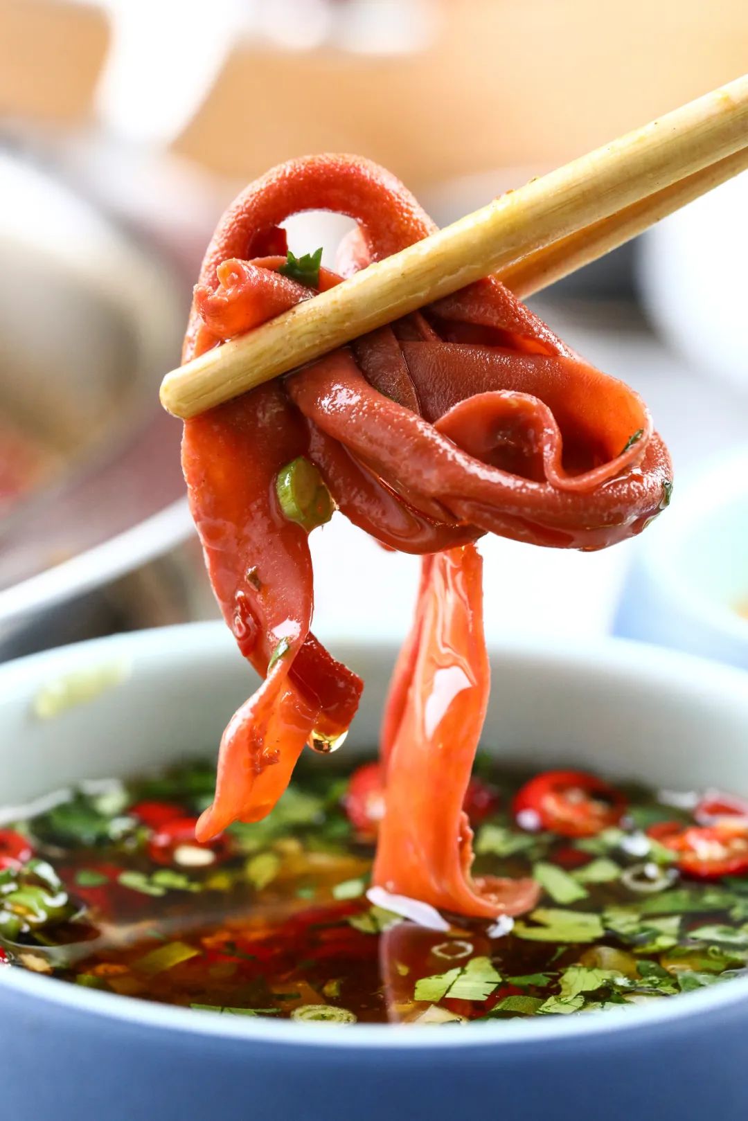 帝都惊现奇葩串串!神奇鸭肠会悬浮?!大牌口红用来吃...