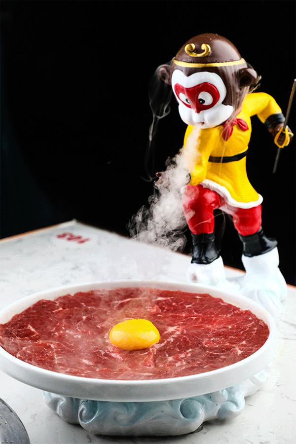 帝都惊现奇葩串串!神奇鸭肠会悬浮?!大牌口红用来吃...