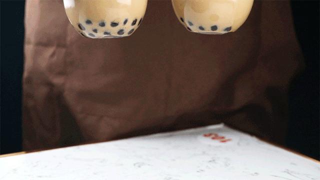 帝都惊现奇葩串串!神奇鸭肠会悬浮?!大牌口红用来吃...