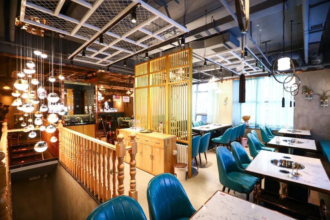 帝都惊现奇葩串串!神奇鸭肠会悬浮?!大牌口红用来吃...