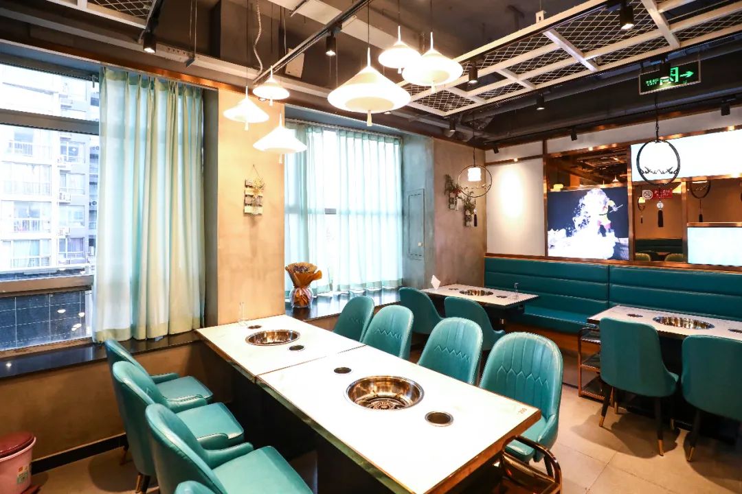 帝都惊现奇葩串串!神奇鸭肠会悬浮?!大牌口红用来吃...