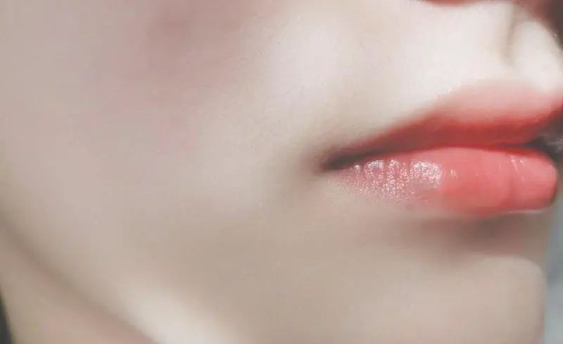拒绝皮肤干裂带来的尴尬,唇部保养tips教程