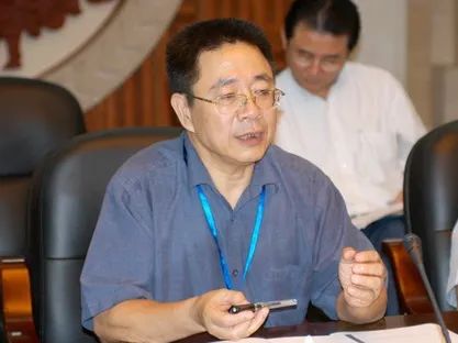 「轻松阅读」清华博导痛呼:我有个好学生想放弃科研去中学当老师