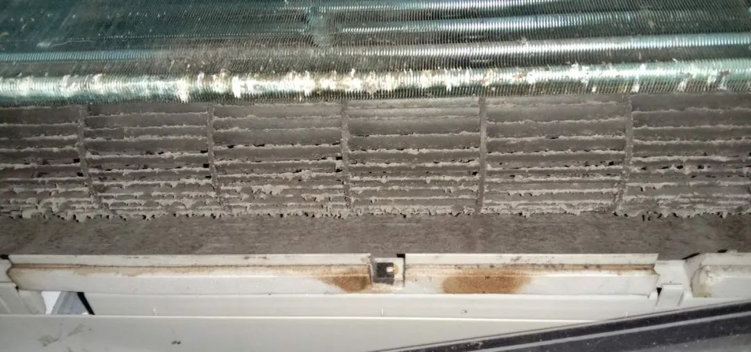 奥克斯新一级能效空调清洗,奥克斯分体落地式空调清洗过滤网