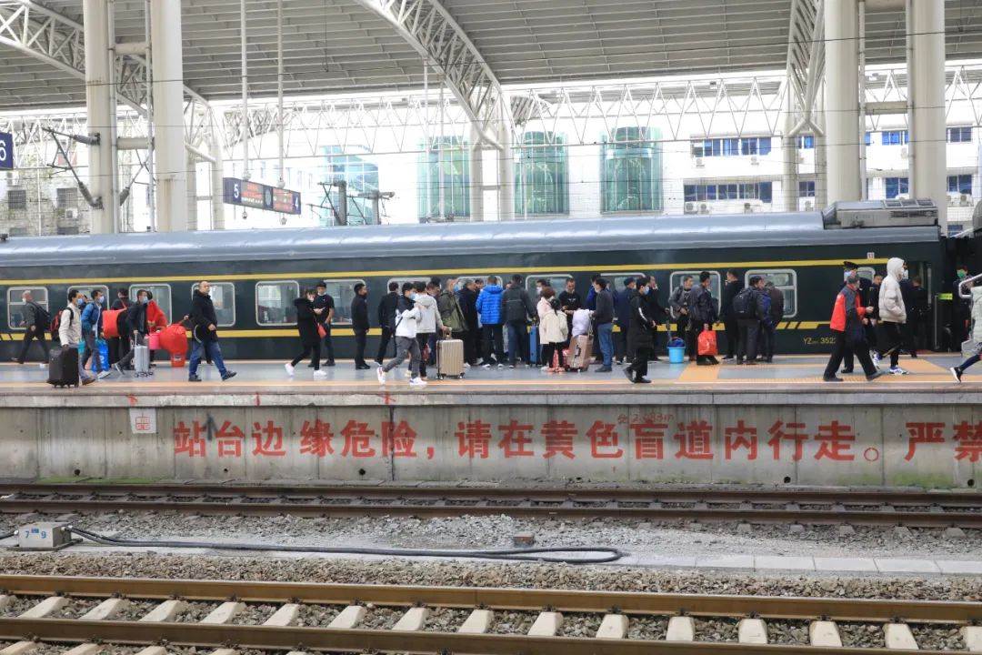 南昌春节一江两岸灯光秀上新啦,最新南昌一江两岸灯光秀