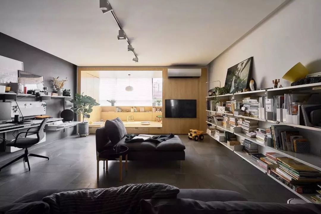 我用沙发把家里5口人分开后……家人感情反而升温了