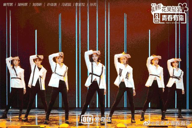 蔡徐坤穿权志龙鞋,蔡徐坤lisa虞书欣合照