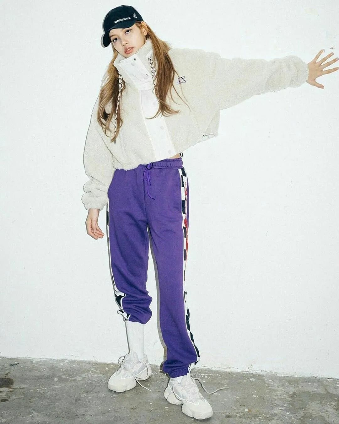 蔡徐坤穿权志龙鞋,蔡徐坤lisa虞书欣合照