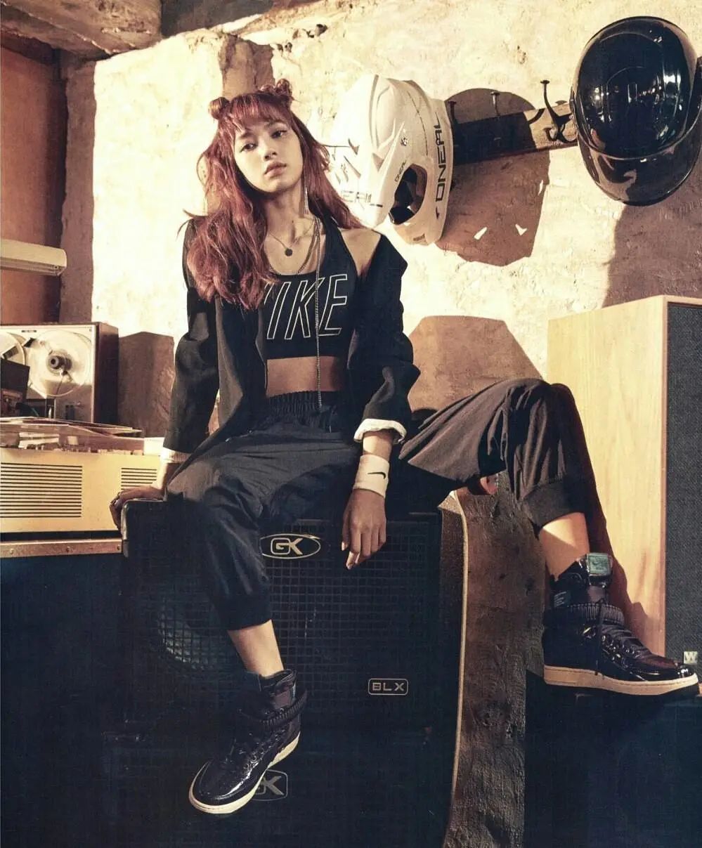 蔡徐坤穿权志龙鞋,蔡徐坤lisa虞书欣合照