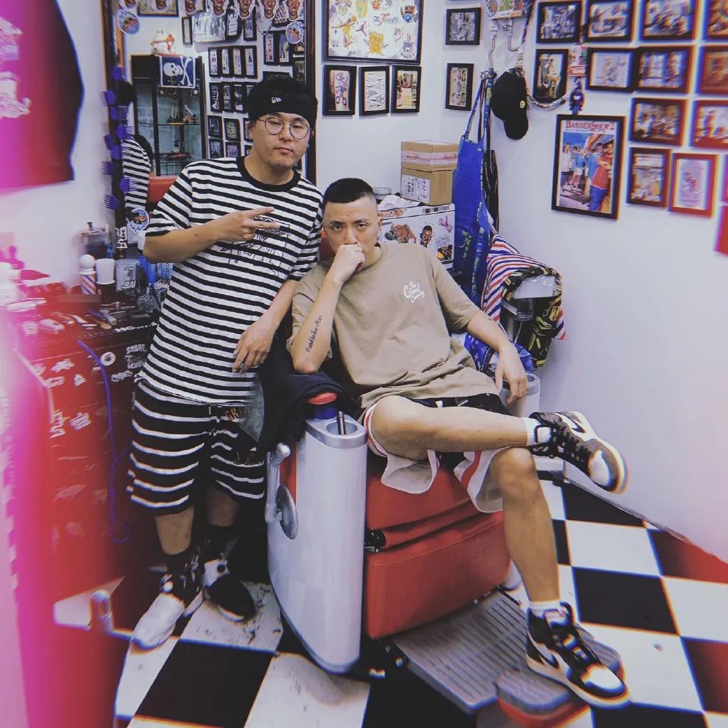 蔡徐坤穿权志龙鞋,蔡徐坤lisa虞书欣合照