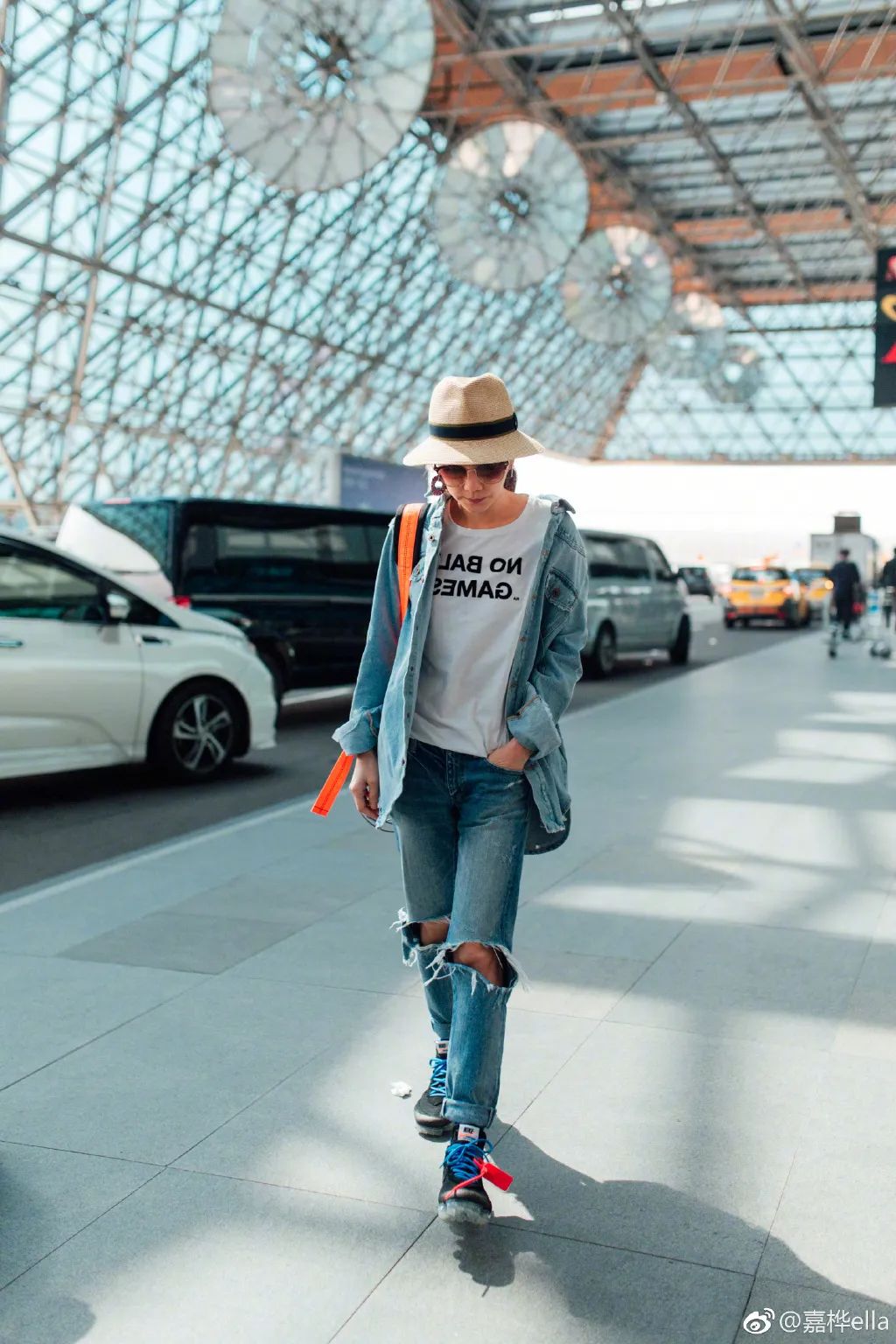 蔡徐坤穿权志龙鞋,蔡徐坤lisa虞书欣合照