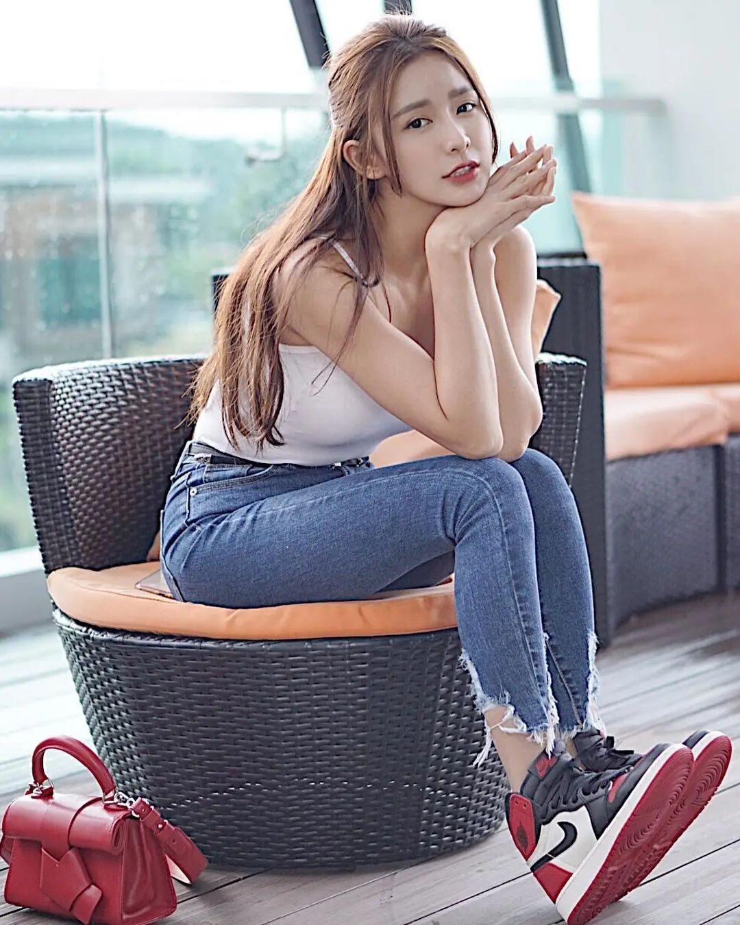 蔡徐坤穿权志龙鞋,蔡徐坤lisa虞书欣合照