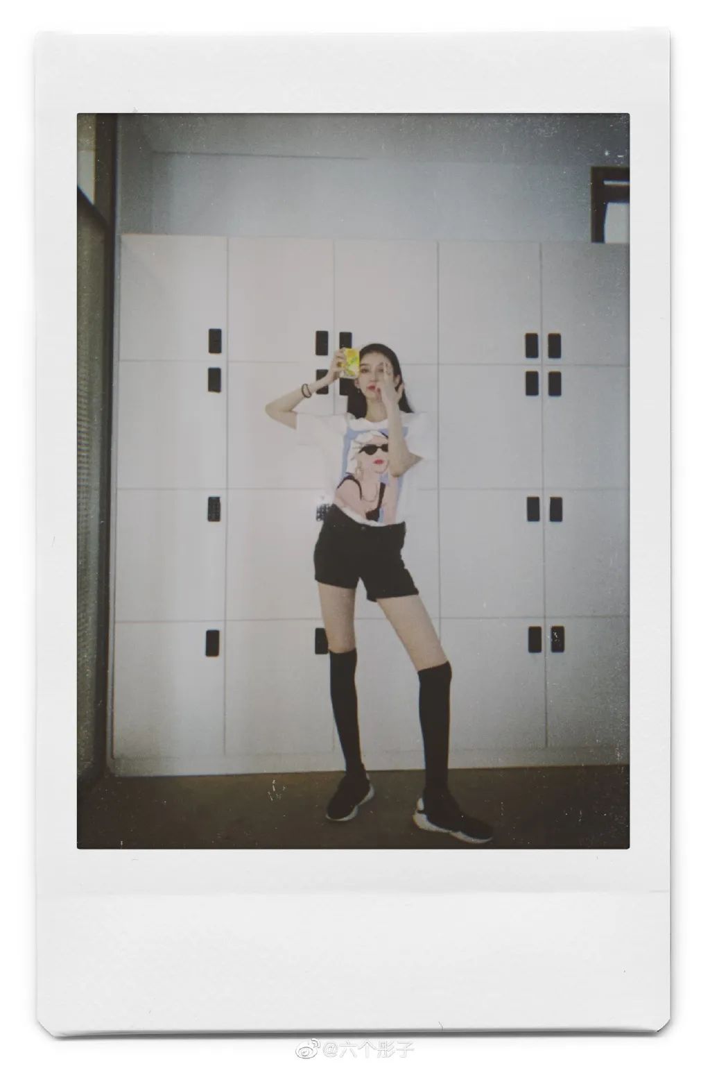 蔡徐坤穿权志龙鞋,蔡徐坤lisa虞书欣合照