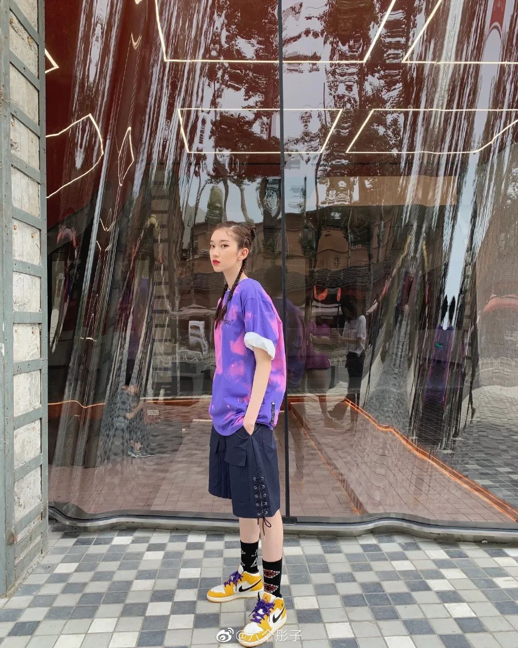 蔡徐坤穿权志龙鞋,蔡徐坤lisa虞书欣合照