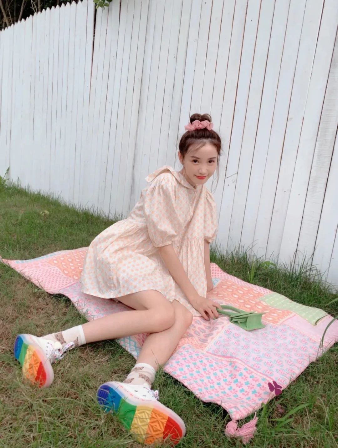 蔡徐坤穿权志龙鞋,蔡徐坤lisa虞书欣合照