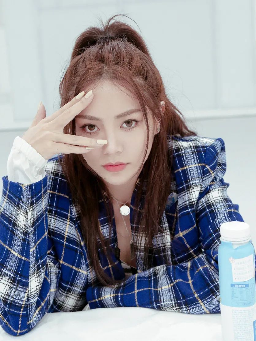 杨幂刘诗诗她们帅起来基本上没男人什么事了