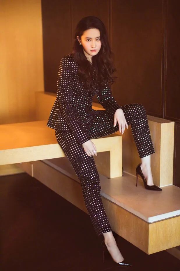 杨幂刘诗诗她们帅起来基本上没男人什么事了