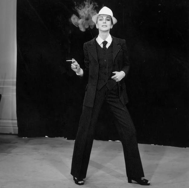 杨幂刘诗诗她们帅起来基本上没男人什么事了