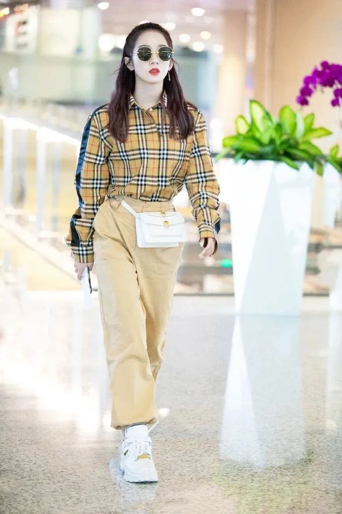 杨幂刘诗诗她们帅起来基本上没男人什么事了